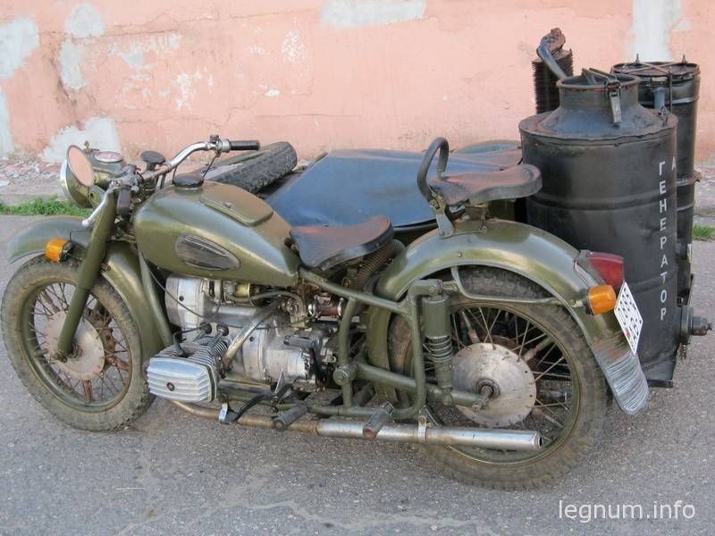 Motocykl napędzany gazem drzewnym